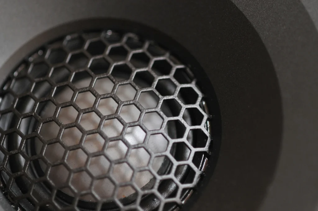 Six Moons sur les enceintes actives Grimm Audio LS1be 12