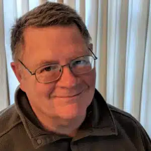 Photo de Paul RUSHTON avec ses lunettes