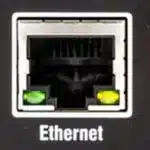 Port RJ45 au standard Ethernet pour la connexion des appareils au réseau informatique et/ou Internet