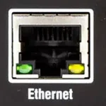 Port RJ45 au standard Ethernet pour la connexion des appareils au réseau informatique et/ou Internet