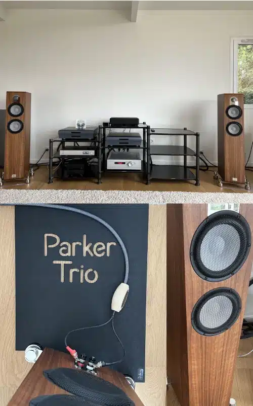 Ensemble Hi-fi très haut de gamme avec des enceintes MARTEN Parker Trio, un amplificateur intégré Trilogy Audio, un WEISS DAC502, un Playback Designs MPD-8 et un Playback Designs MPT-8.